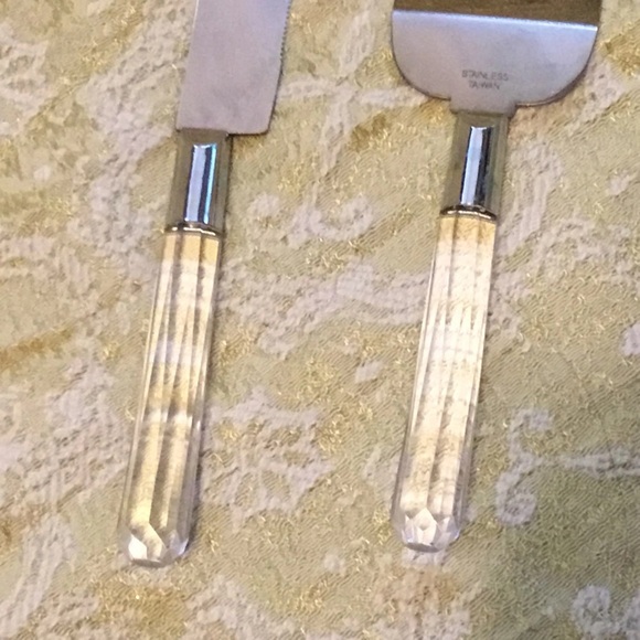 Elegant Cake Server Set with Stainless Steel Blade - Picture 6 of 7